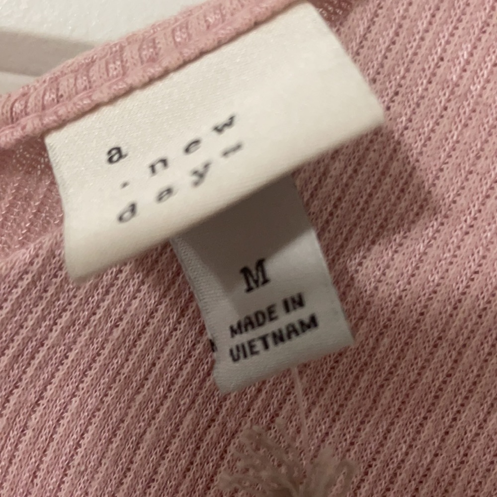 A new day light summer sweater tank with the - Picture 2 of 4